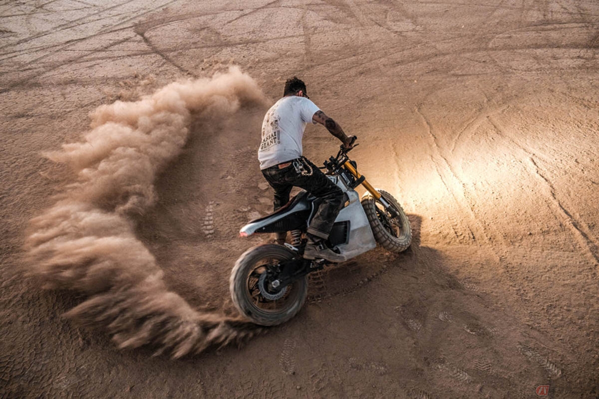 Sosa Metalworksが手掛けたRyvidの電動バイク「Anthem」カスタム。アルミ外装とすることで軽量な車体を維持しています