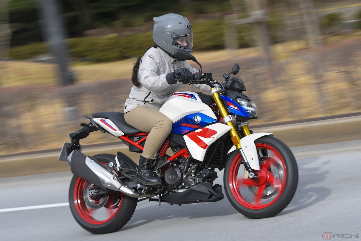 姿勢も楽なポジショニングで、かなりフレンドリーに扱えちゃう