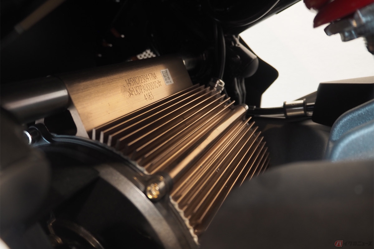 表参道のショールームに先行展示中のYADEAの高性能電動バイク「K2」のモーター