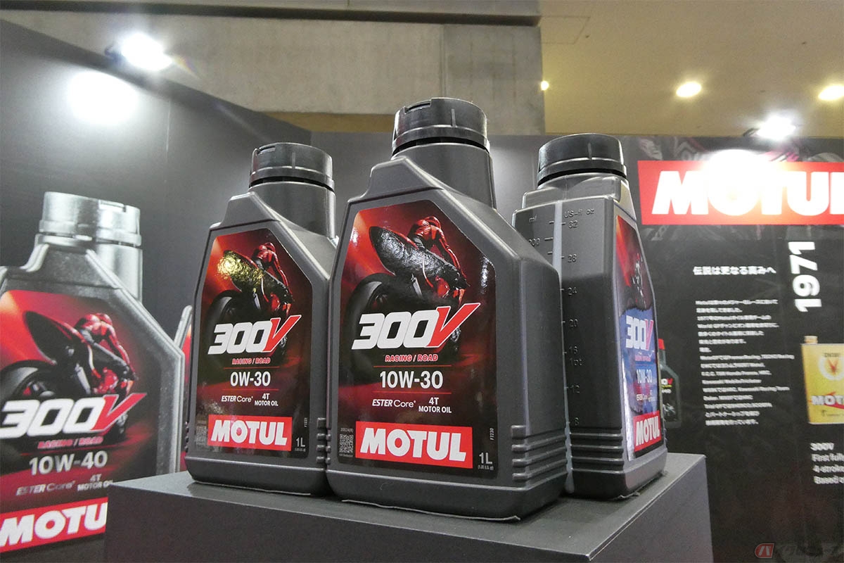 社外品でも規格が合致していればバイクメーカーは使用可にしていますが、トラブル時は純正オイルが有利になる