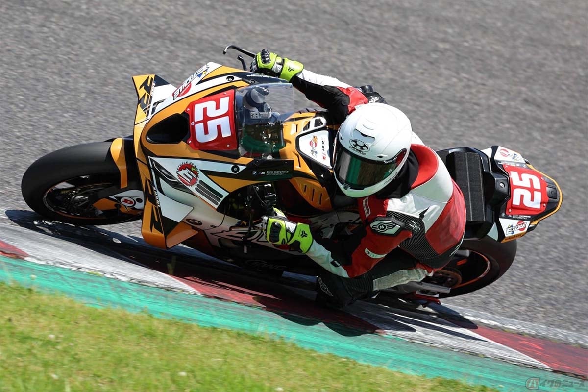 EWC第3戦 鈴鹿8耐の公式テストで鈴鹿サーキットを走る大久保光選手