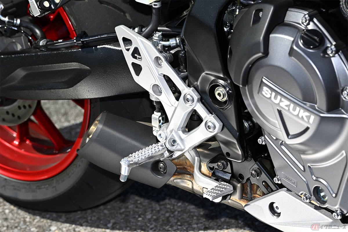 ステップはバイクを運転している最中に足を置く場所