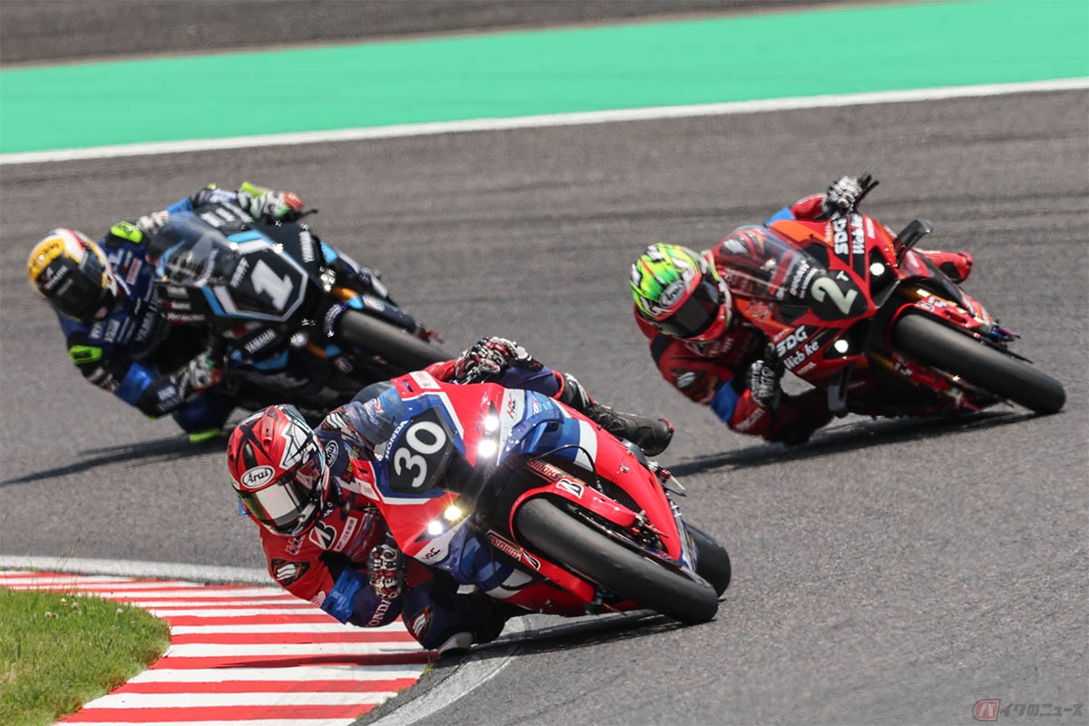 鈴鹿8耐3連勝を果たしたTeam HRC with Japan Post(車両#30:ホンダ)