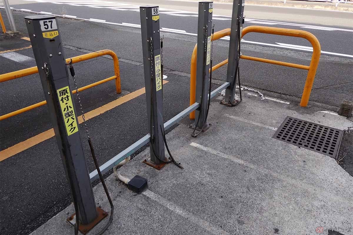 バイク用駐車場の主流はチェーンロック式