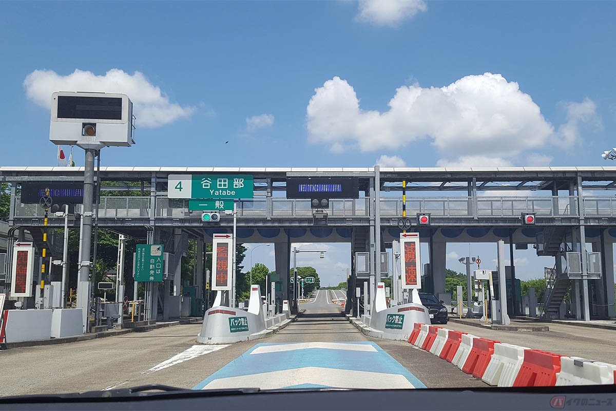 二輪車定率割引は、土日や祝日にETC車載器を装着した二輪車の高速料金を37.5％割引する制度