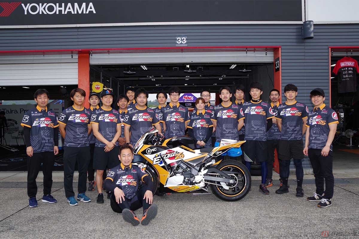 もてぎ7時間耐久ロードレース通称「もて耐」に参戦したチームエトワールメンバー