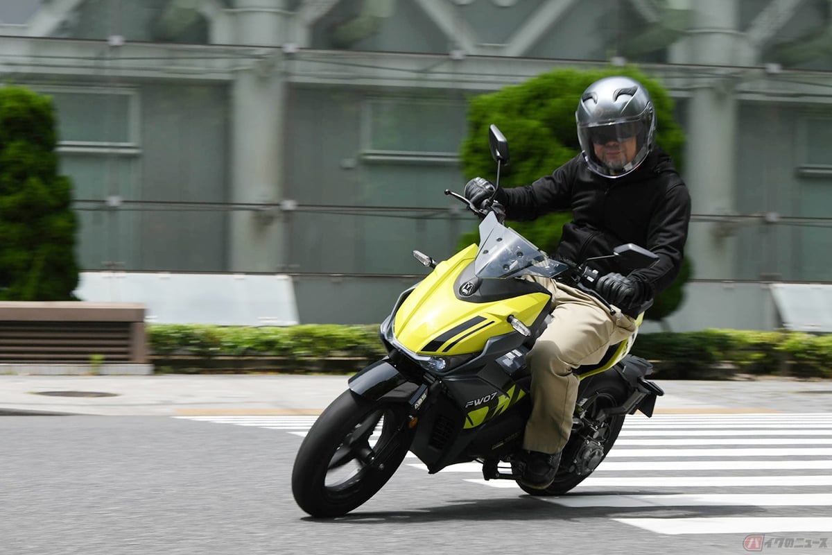 FELO「FW07」に乗る筆者(佐賀山敏行)