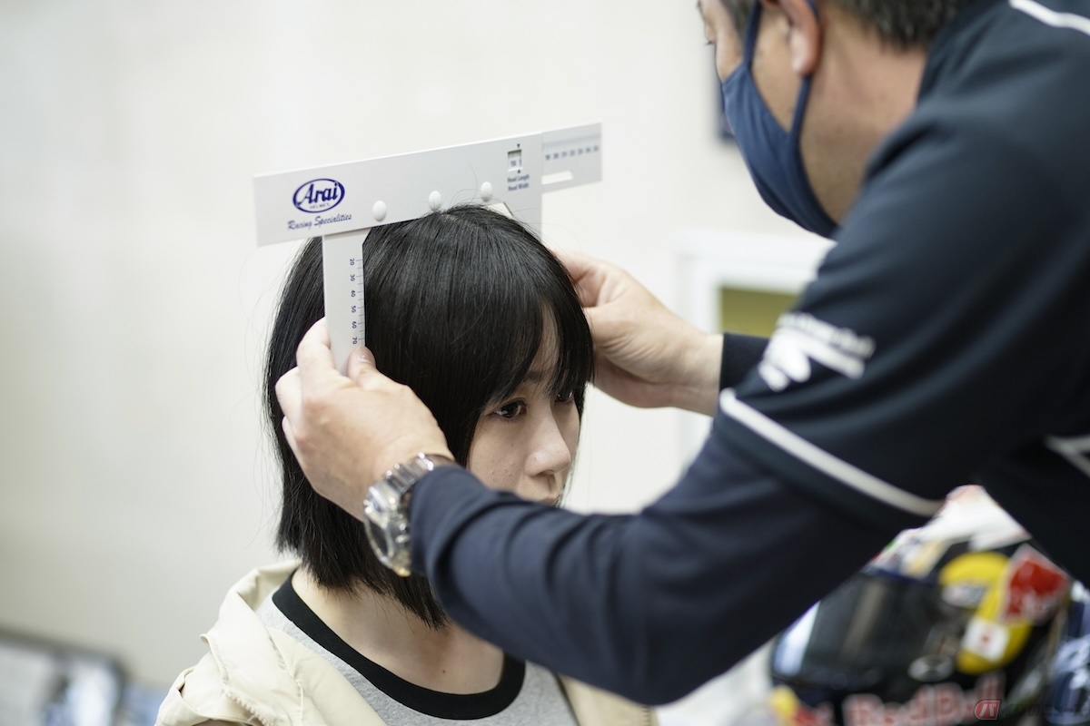 頭のサイズに合わせてヘルメットを選ぶことが重要になる
