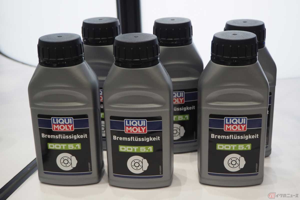 グリコール系で沸点を高めた「DOT5.1」のブレーキフルード。写真はドイツの潤滑油や添加剤などのケミカルメーカー「LIQUI MOLY(リキモリ)」の製品