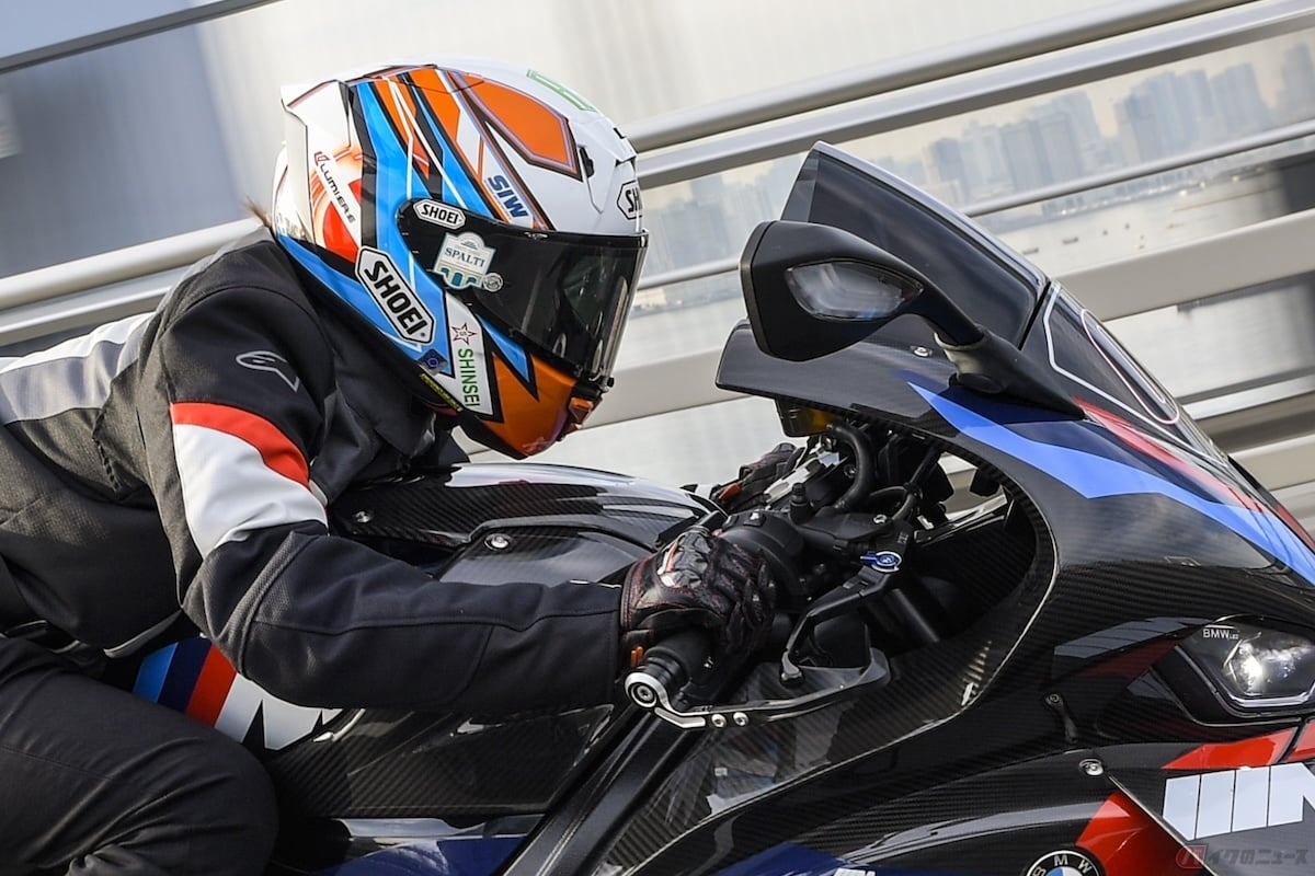 スクリーンには、その名の通り風が身体に直接あたるのを防ぎ、疲労を軽減してくれる効果がある