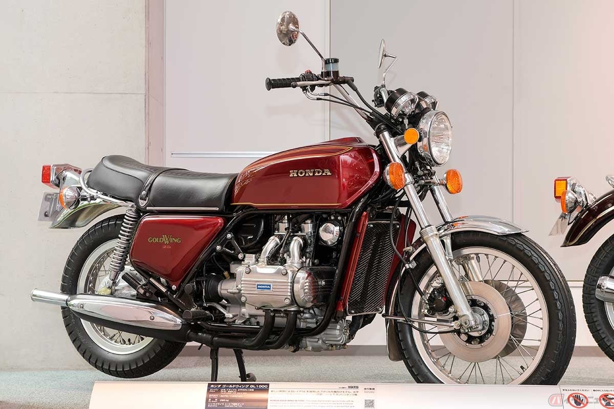 1975年に登場した「ゴールドウイング(GL1000)」は、スーパースポーツとして世に送り出されたが、その後は長距離ツアラーへとモデルチェンジされた