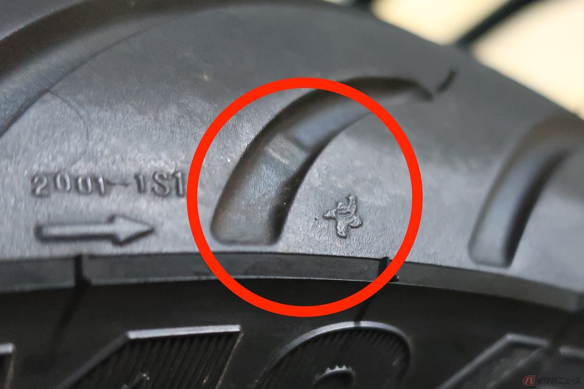 タイヤの溝の減り具合を示す目安はトレッドウェアインジケーターで判断する