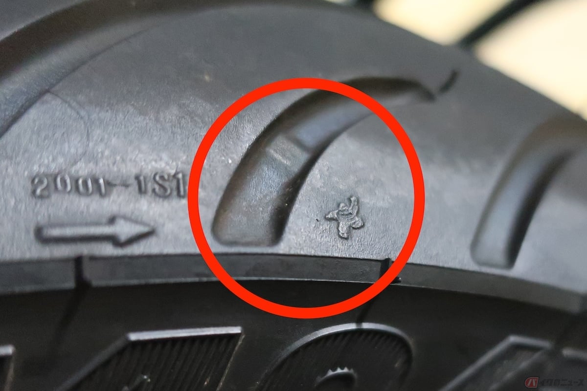 タイヤの溝の減り具合を示す目安はトレッドウェアインジケーターで判断する