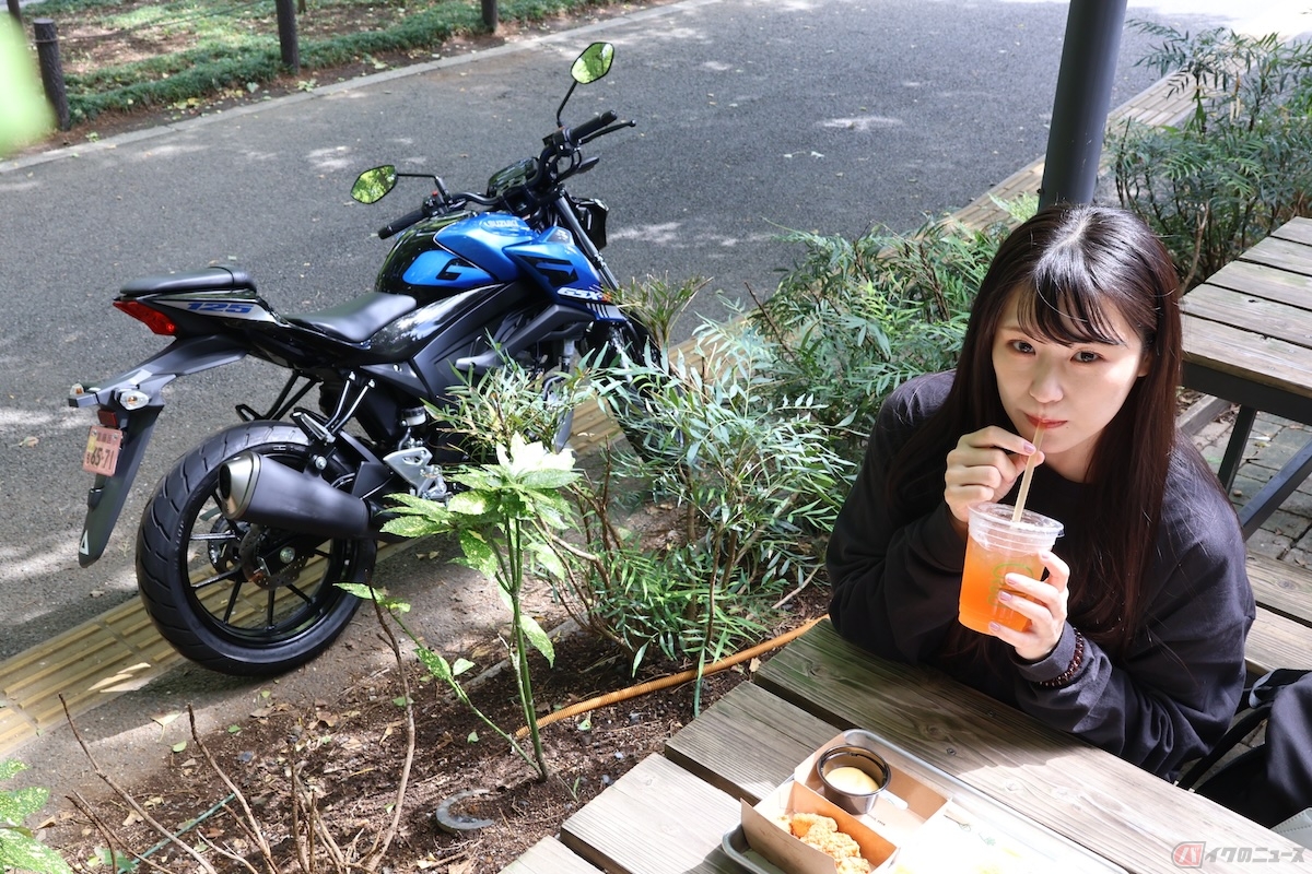 暑い日は緑が多いカフェで休憩するのがオススメ