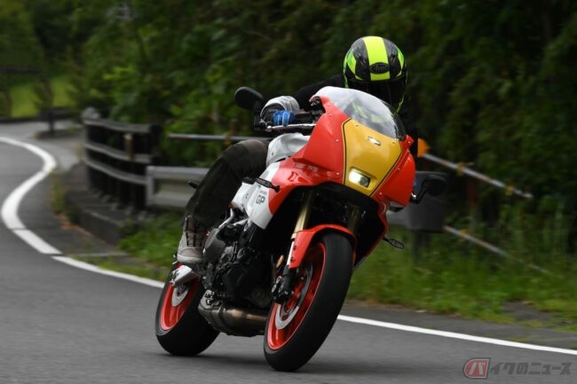 気分はケニーロバーツそれともウェインレイニー!? ヤマハマルボロ