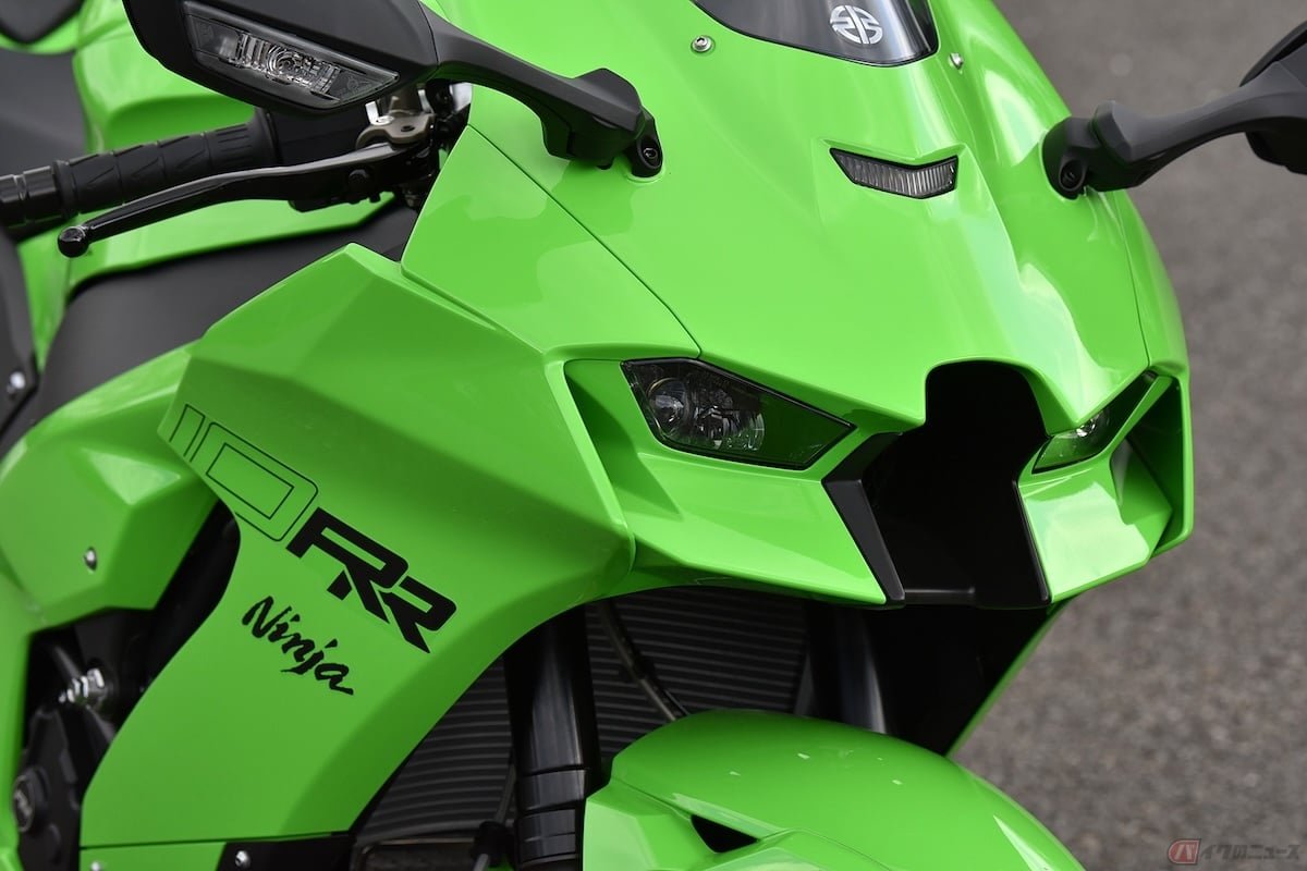 夏はバイクに乗る以上、虫の衝突は避けられないものですが、バイクのカラーリングやライトの種類によって、虫の寄ってきやすさは多少変動する