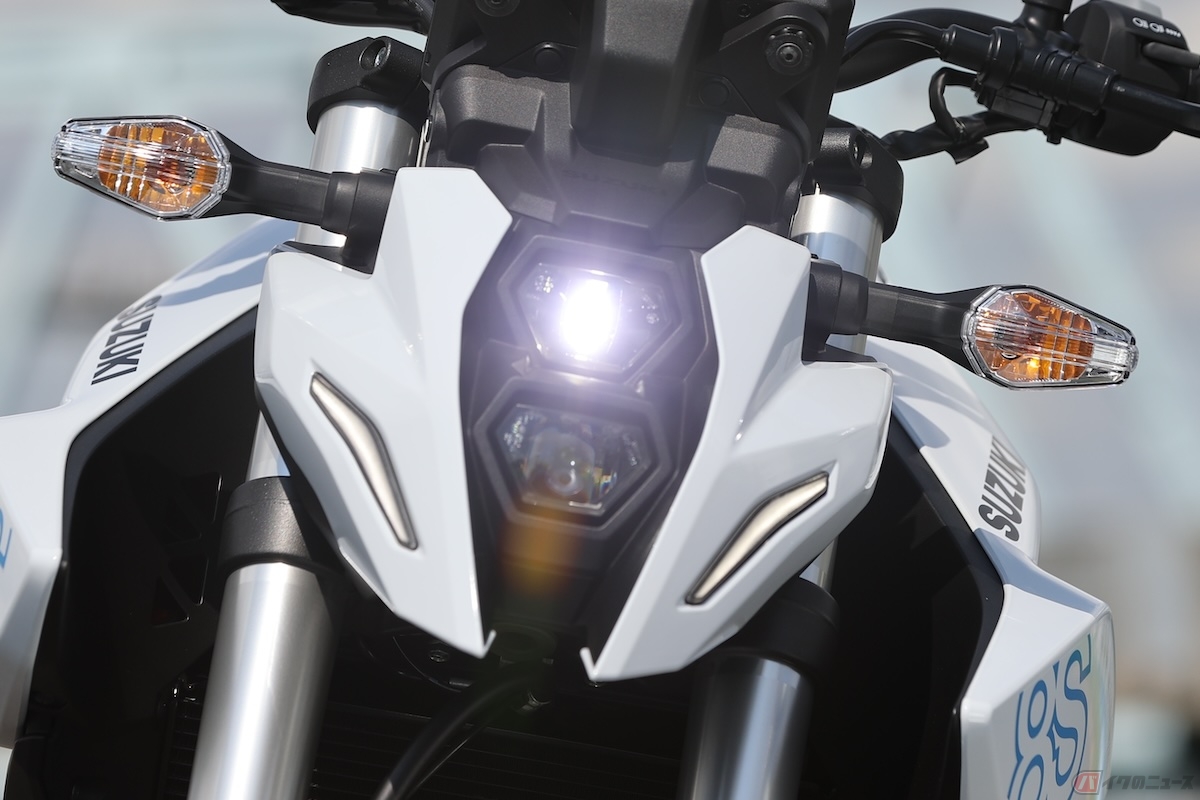 最近のバイクのヘッドライトとして主流となっているLEDは、紫外線に反応する虫が集まりにくい