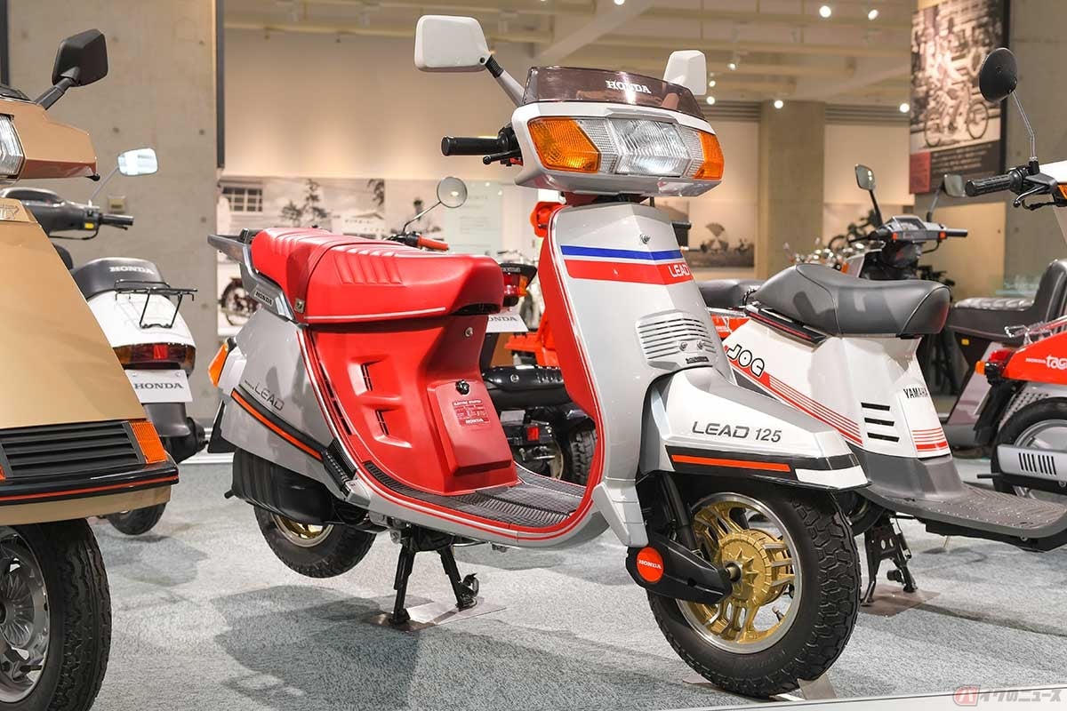 1982年に登場したホンダ「リード125」は、豪華な車体装備に新設計の空冷2ストローク単気筒エンジンを搭載し、スクーター最高クラスの10PSを誇る本格的スポーツスクーターだった