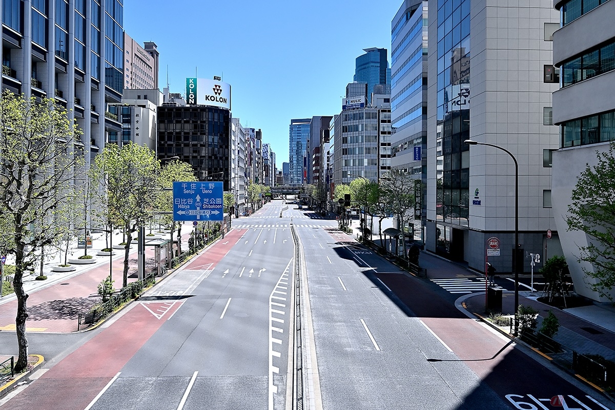 原付は3車線以上で信号のある交差点では、二段階右折をするのが基本となっている
