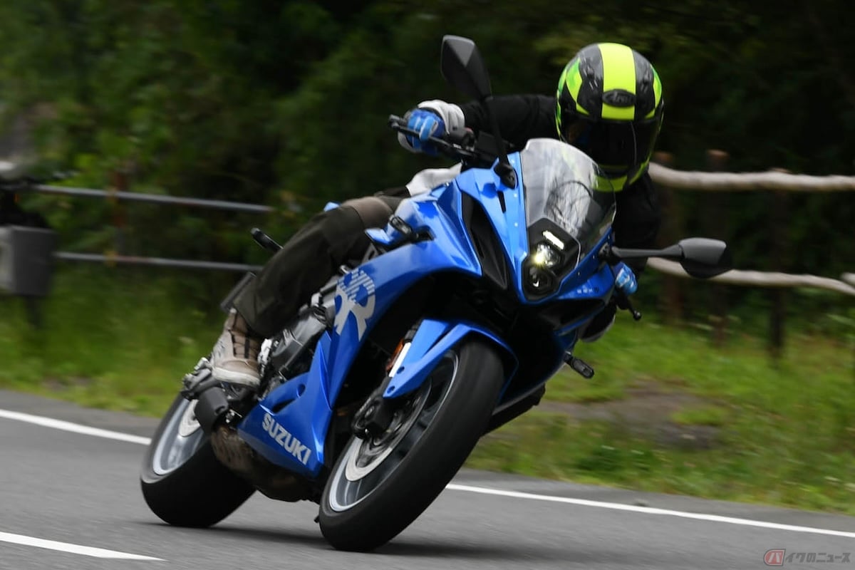市街地、高速道路、ワインディングと様々なシーンで『GSX-8R』に筆者(青木タカオ)がテストライドを行いました