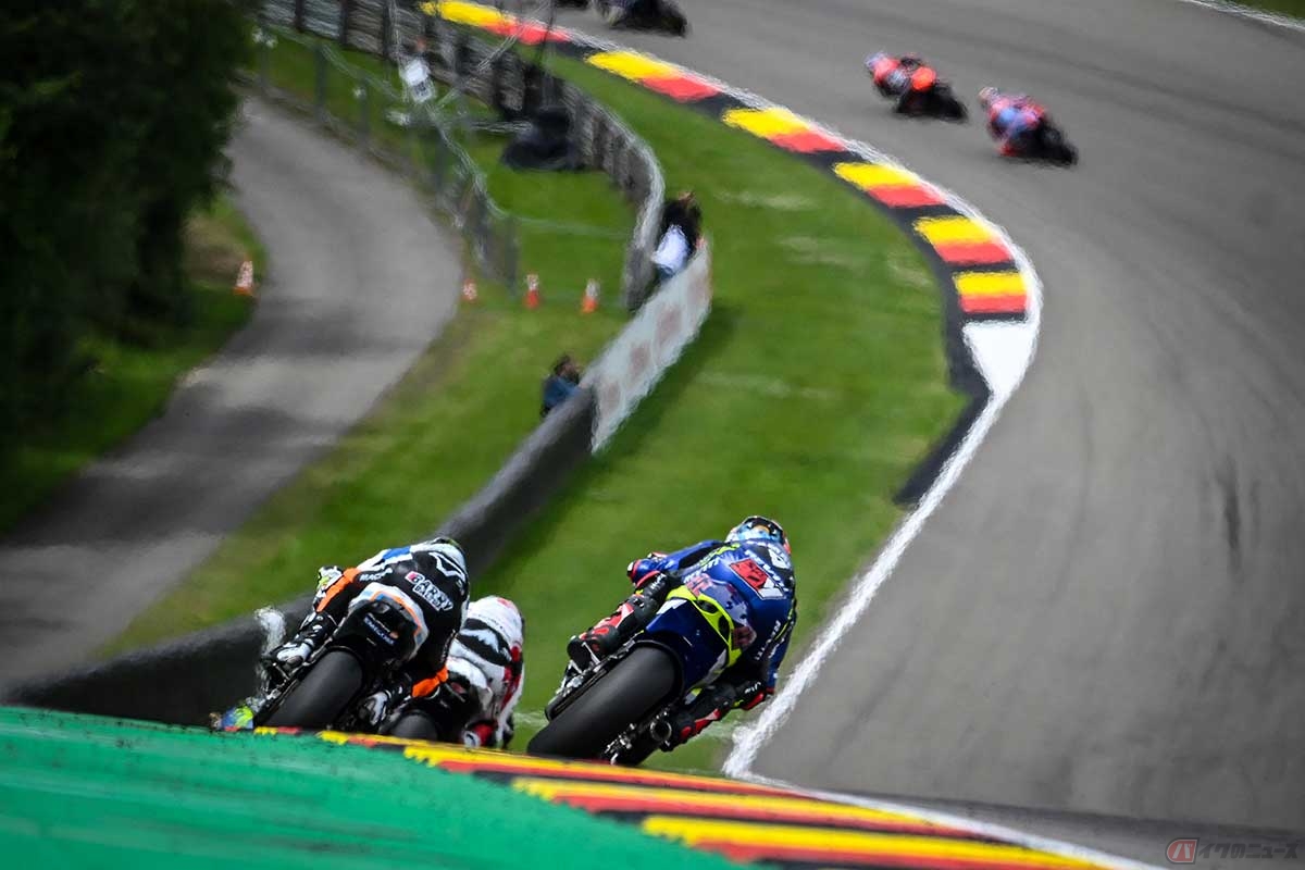 【MotoGP第9戦ドイツGP】Moto2佐々木歩夢選手(#22/Yamaha VR46 Master Camp Team)。右の11コーナーから一気に下り、12コーナーへ飛び込む