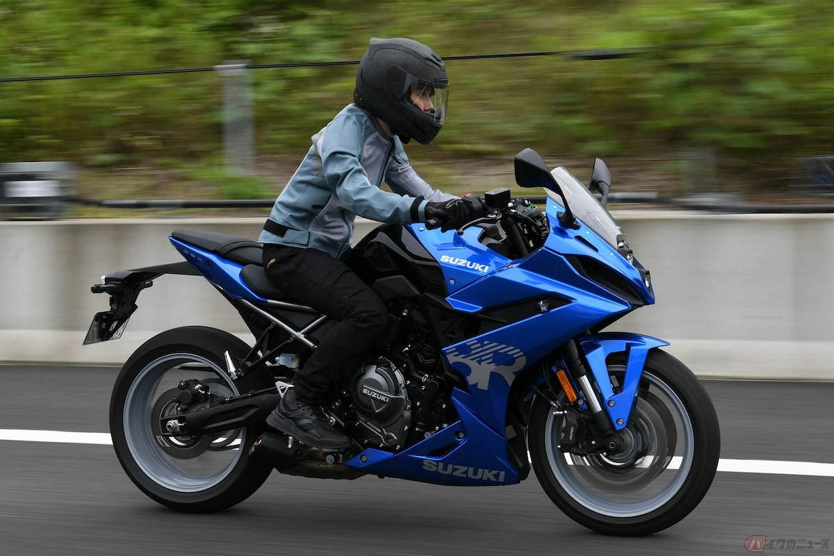 高速道路での風を受けているのかスッと走ってくれる