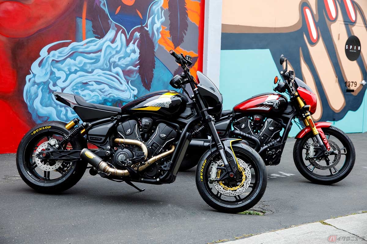 RSDが手掛けたインディアンモーターサイクル「スポーツスカウト」カスタム(手前)と「スポーツスカウト」(奥)