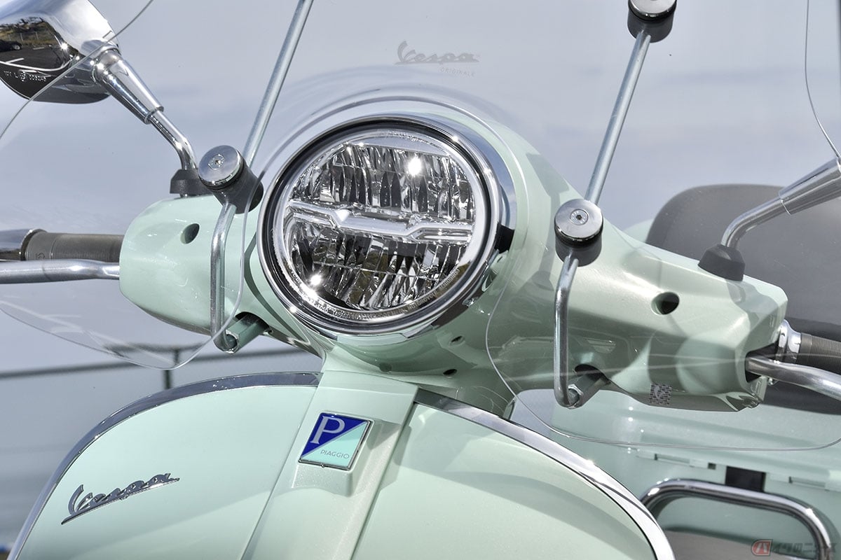 ベスパ「GTSクラシック150」。灯火器類はオールLED化されています
