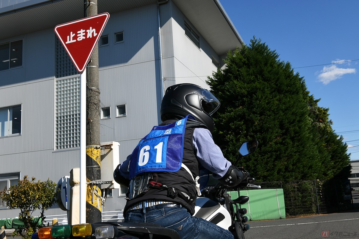 バイクはクルマと異なり、教習所で仮免許での路上教習がないため、公道デビューがぶっつけ本番になる