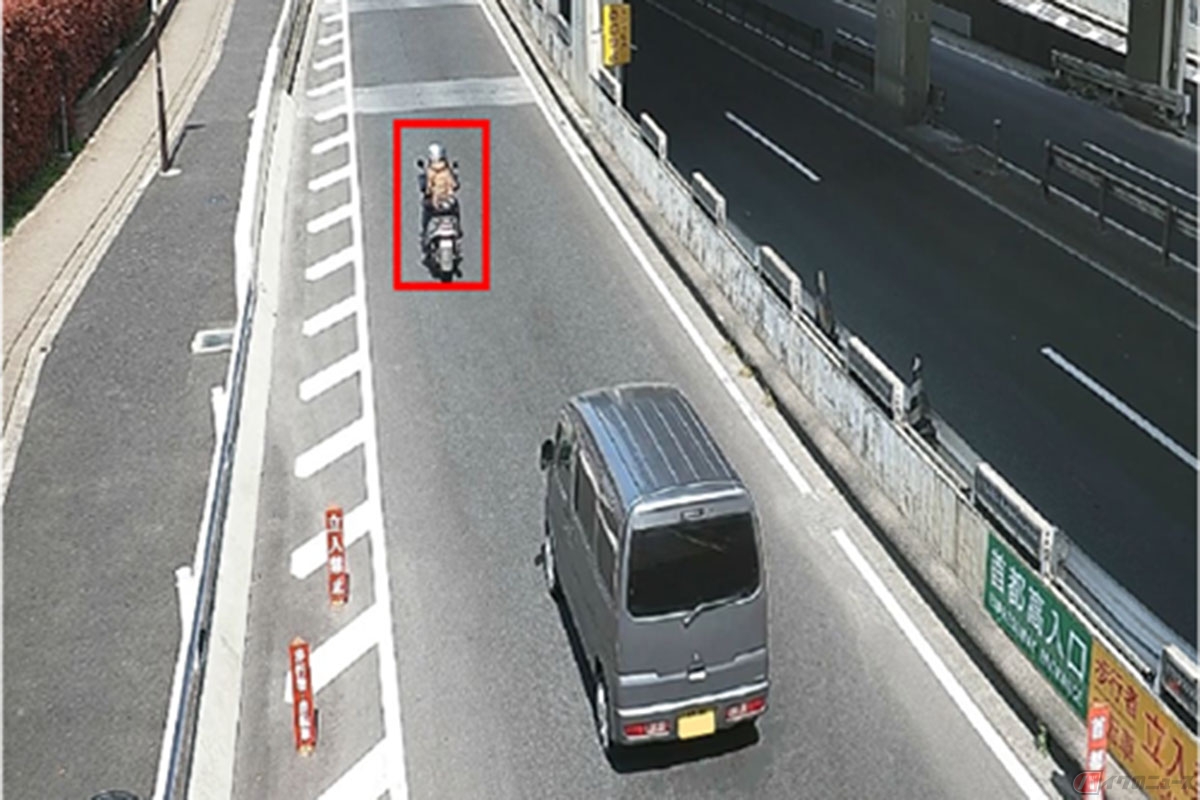 原付誤進入の様子（2号目黒線 目黒(上)入口）／出展：首都高速道路