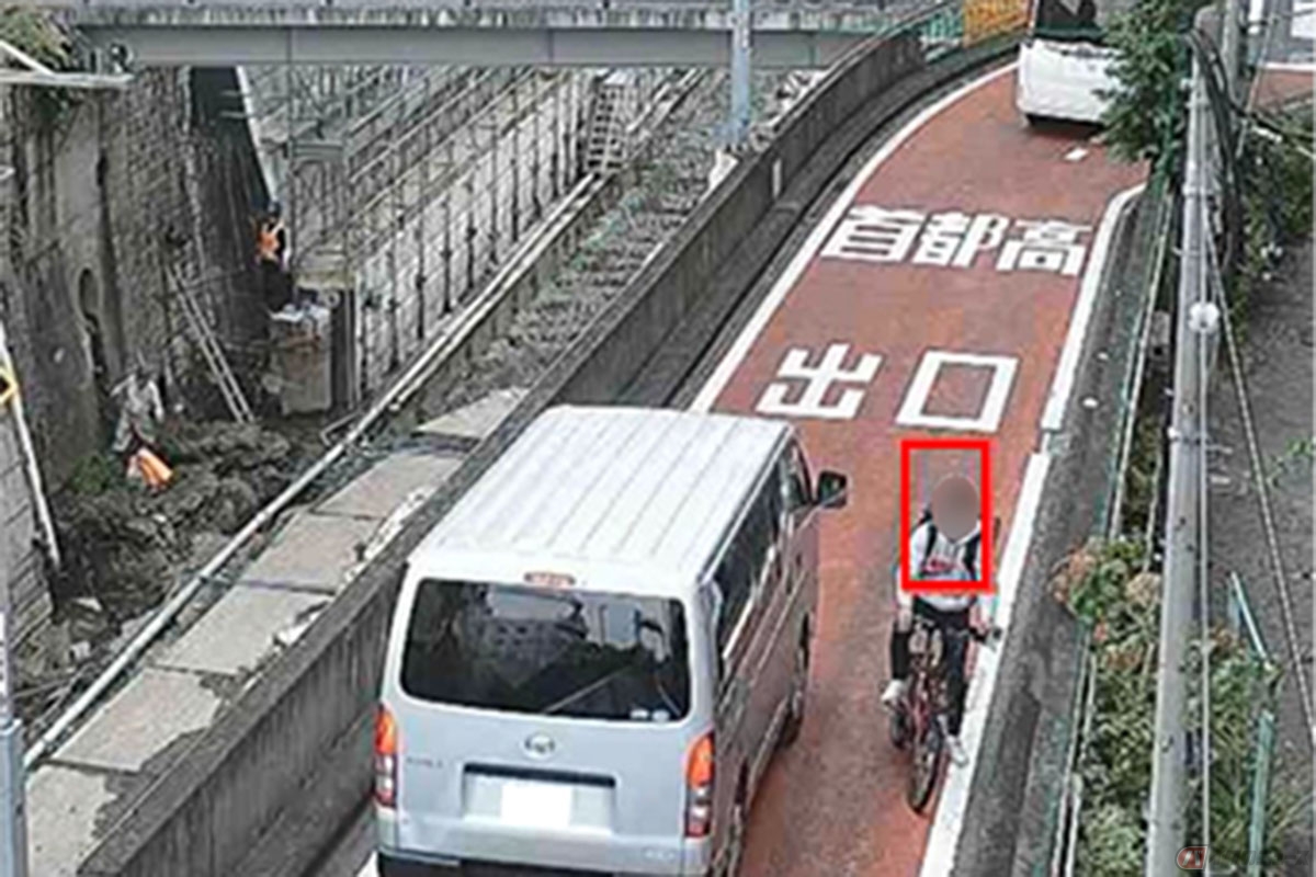 自転車誤進入の様子（2号目黒線 天現寺(下)出口）／出展：首都高速道路