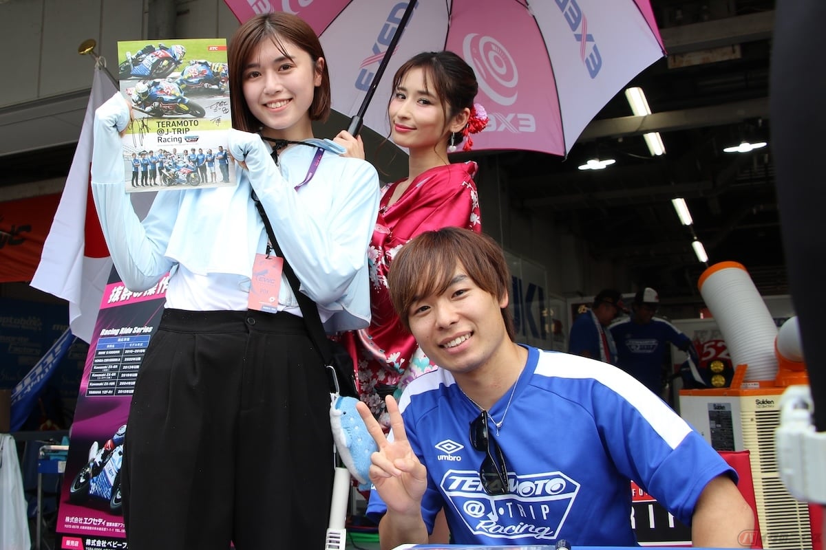 SSTクラスの予選でポールポジションを獲得した石塚健選手が在籍するTERAMOTO@J-TRIP Racingのピットへお邪魔した