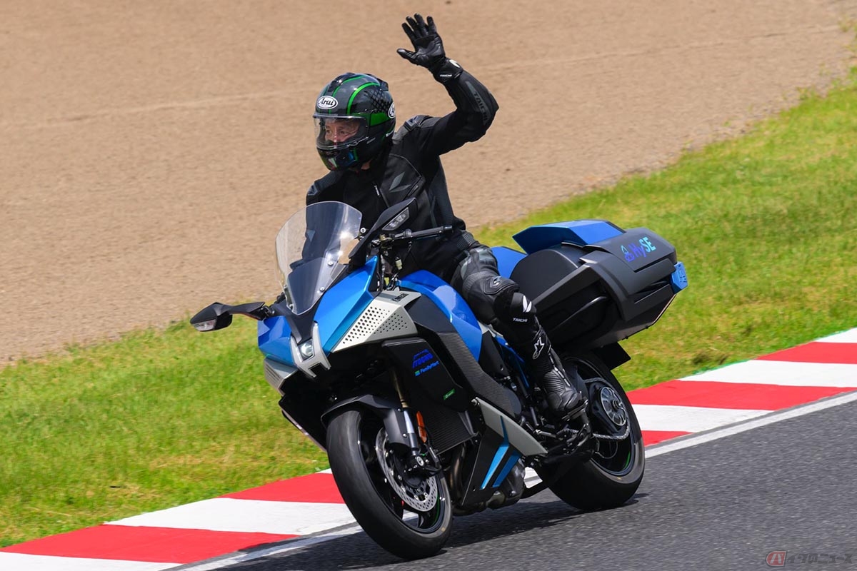 カワサキ「Ninja H2 SX」を基に開発された水素エンジン搭載モーターサイクル