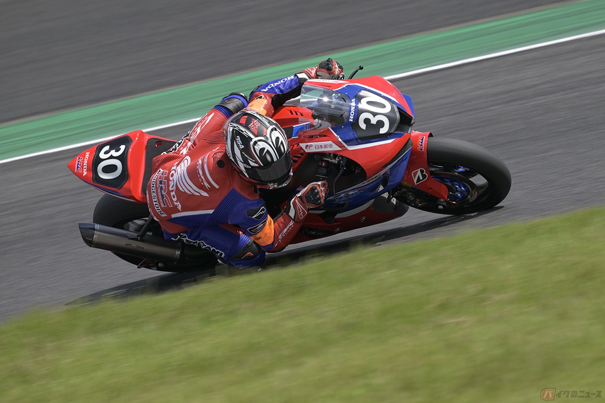 トップを快走中のTeam HRC with Japan Post