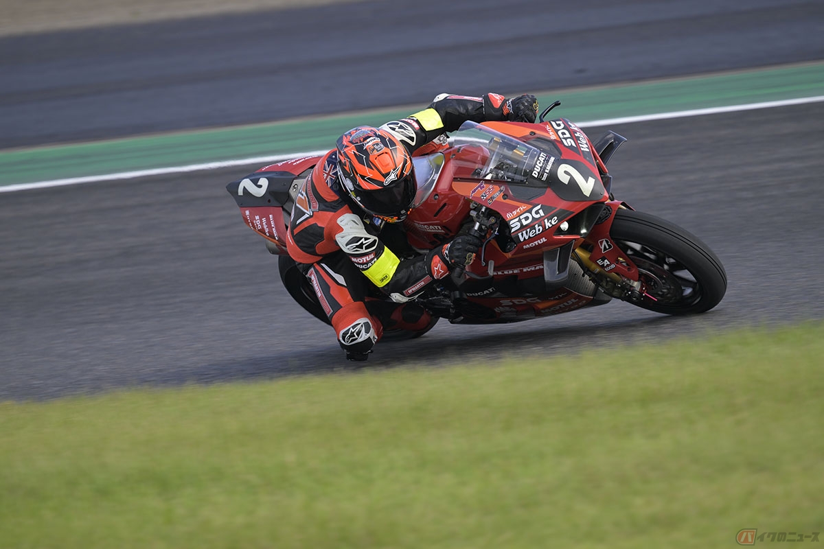 ファクトリーマシンで参戦中のDUCATI Team KAGAYAMAは4番手