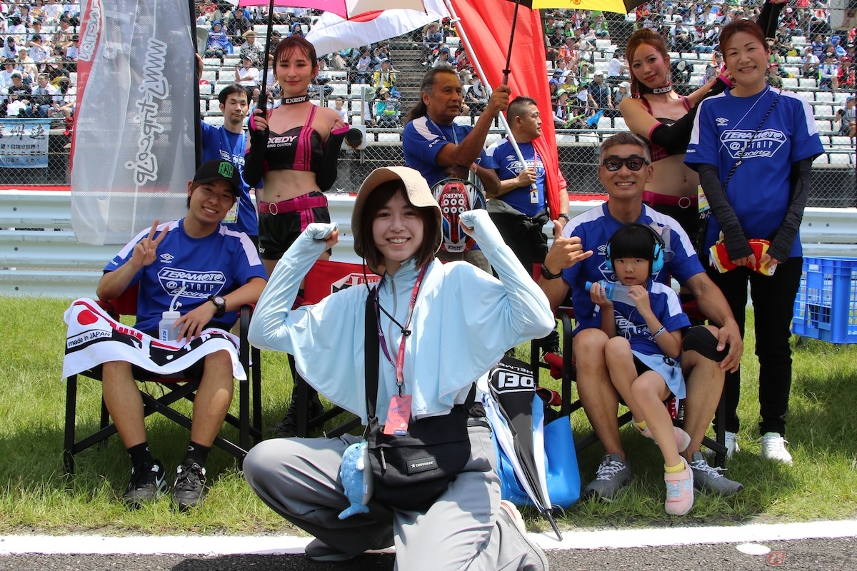 昨日お世話になったTERAMOTO@J-TRIP Racingにもグリッド上でご挨拶