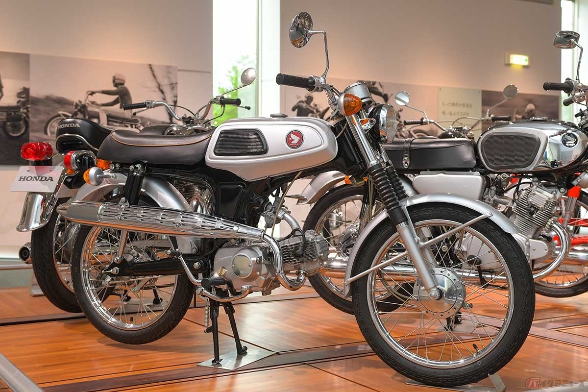 1967年に発売されたホンダ「ベンリイSS50」は、原付50ccながら精悍なスタイルの「スーパースポーツ車」としてリリースされた