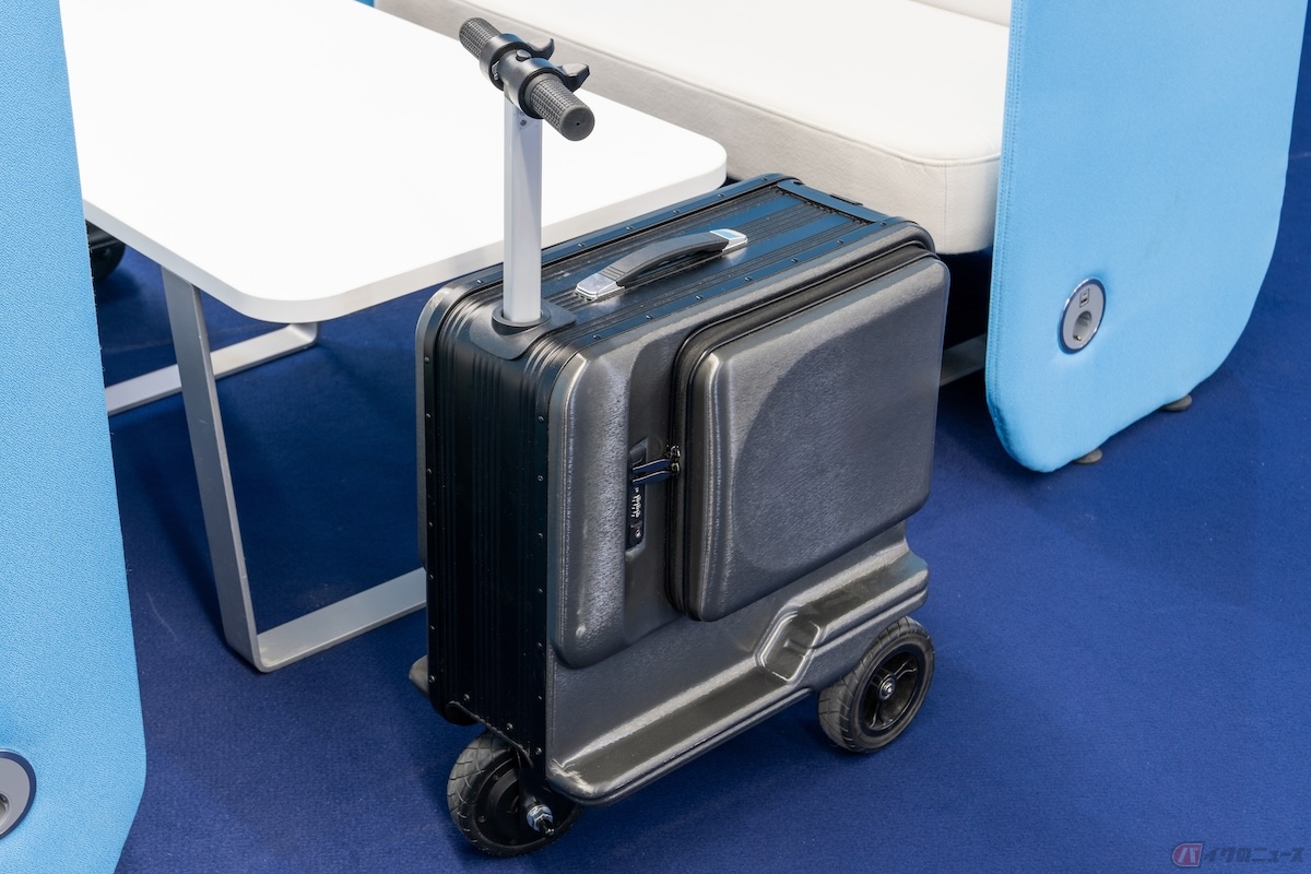 巷で話題になっている「電動スーツケース」