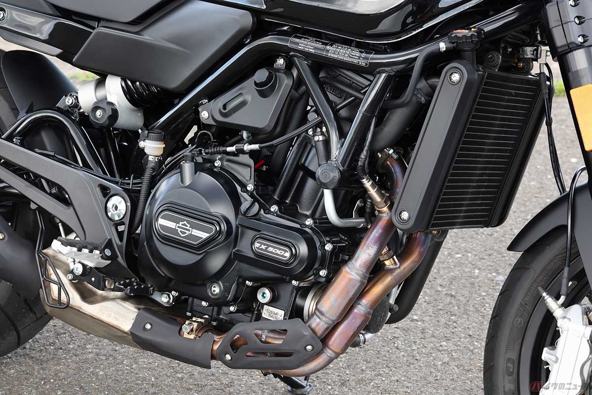 排気量500ccの水冷並列2気筒DOHC4バルブエンジン搭載。イタリアンブランド、ベネリの「レオンチーノ500」シリーズをベースに、その特性をハーレーダビッドソン仕立てに