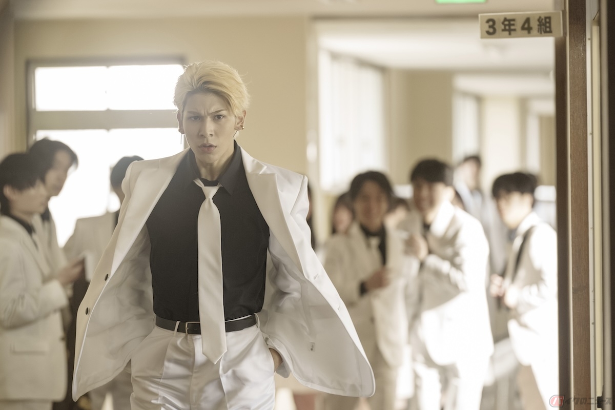 (c)丹月正光/講談社 (c)2024映画「赤羽骨子のボディガード」製作委員会