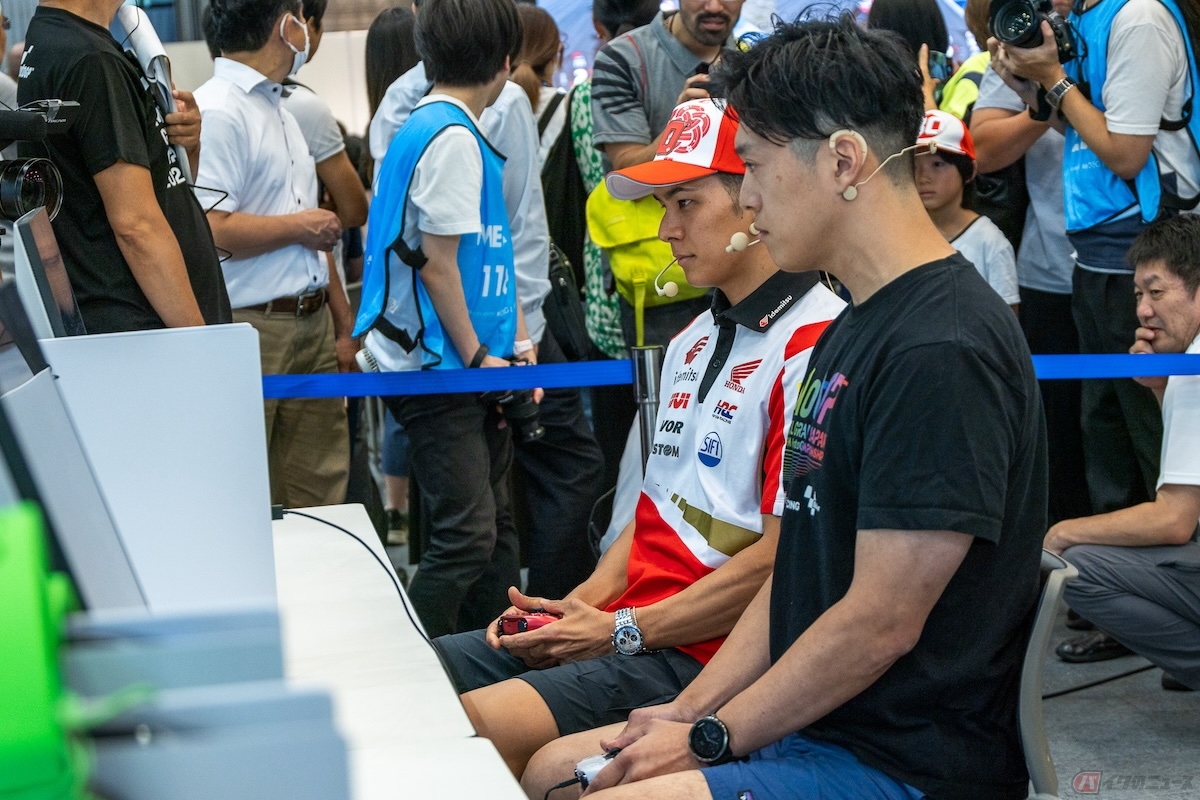 タイムトライアル大会の予選を勝ち抜いたファンの男性と対決することになった中上選手