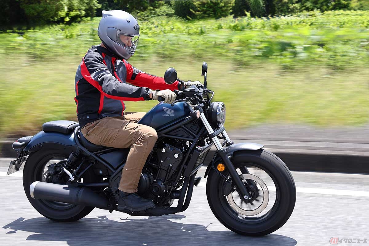 the「燃費」250クラスと同じ車体に排気量倍の2気筒エンジン ホンダ
