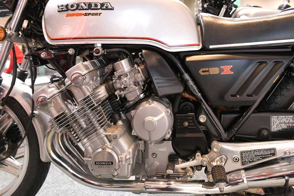 cbx アウトバーン CBX400F 超希少当時物アウトバーンマフラー音 それだけ - YouTube