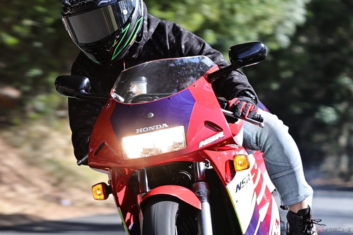 HIDランプは、ハロゲンランプにかわるランプとして1996年ごろから一部のバイクで使用されるようになった