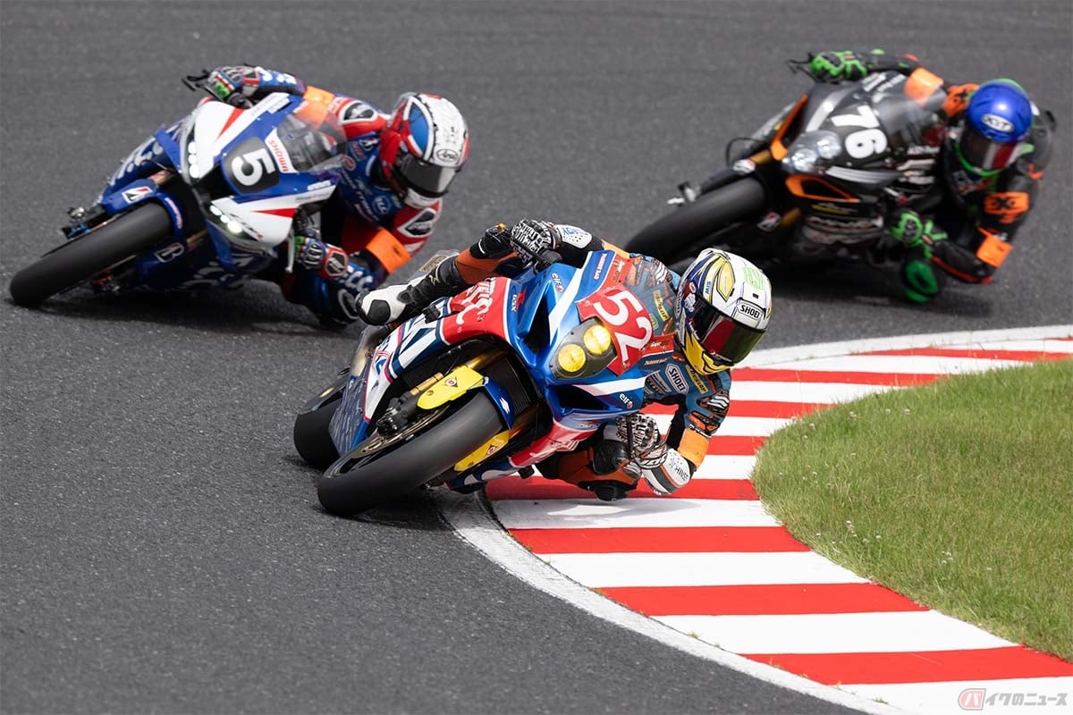 鈴鹿8耐の公式予選でタイムアタックをする石塚健選手