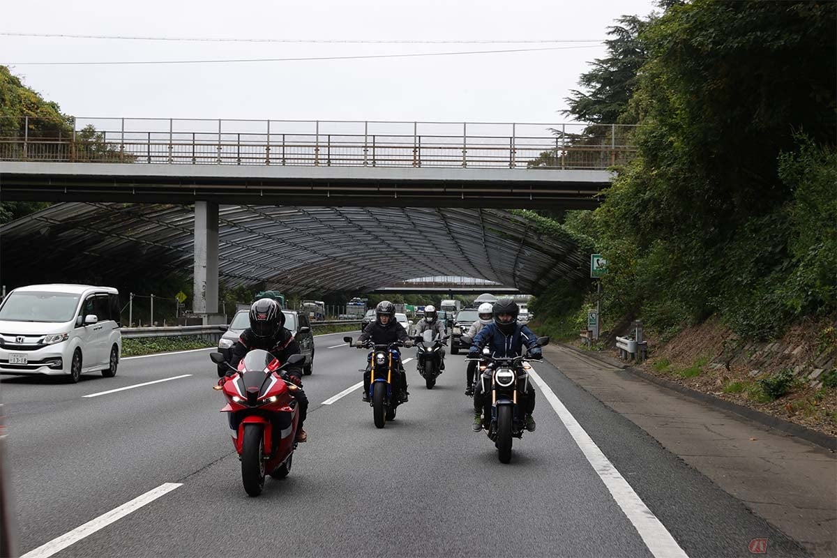 二輪車定率割引は、土日や祝日にETC車載器を装着した二輪車の高速料金を37.5%割引する制度