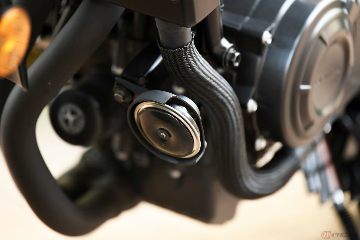 ほとんどのバイクには、シングルホーンが採用されている