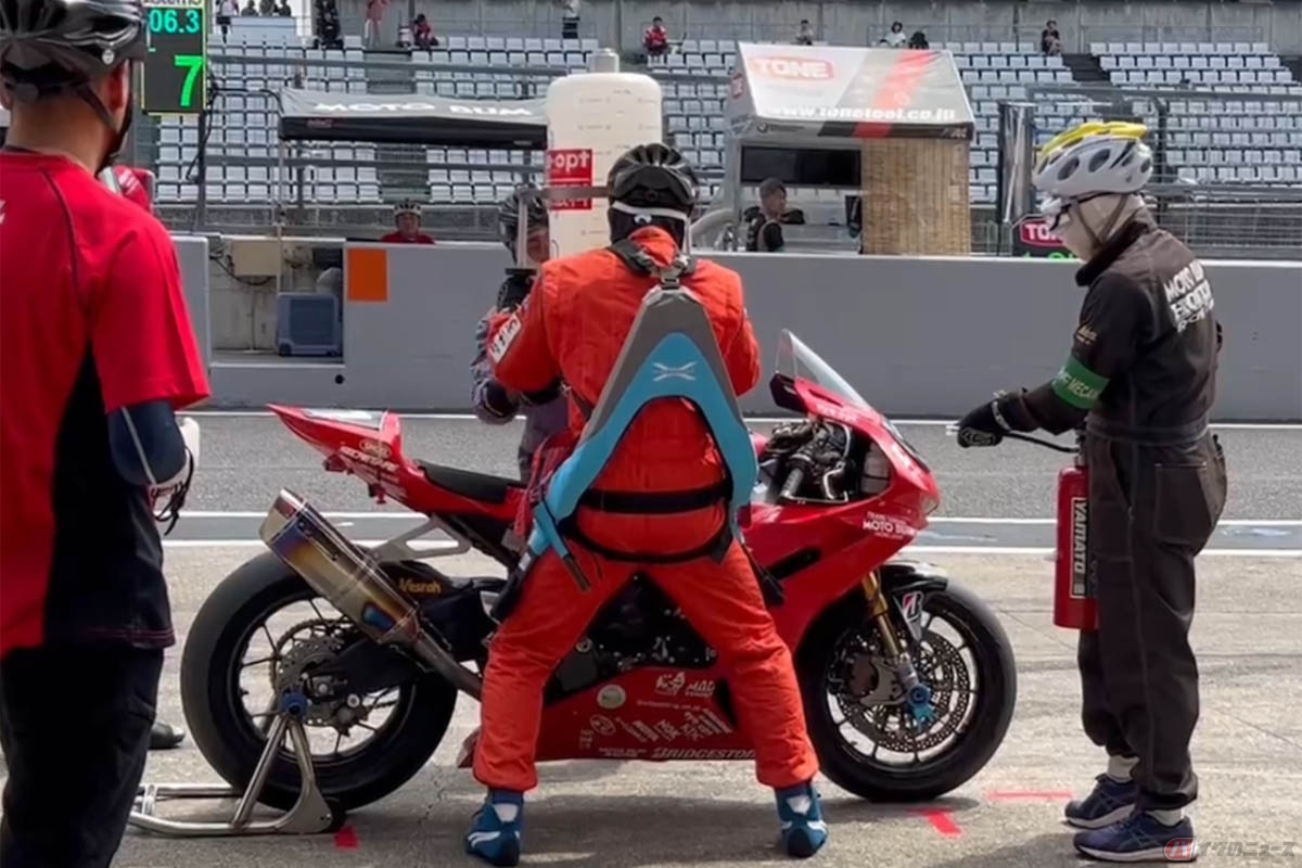 マッスルスーツを着用してのガソリンチャージ