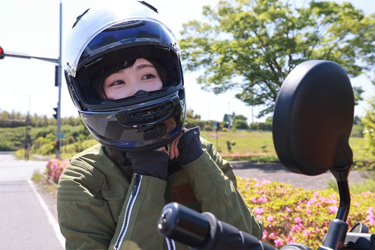 バイク用ヘルメットのあご紐には様々なタイプがある
