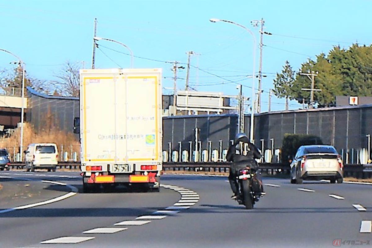 無用なトラブルを避けるためにも、運転者は追い越し車線を適切に使用し、違反行為を避けることが大切